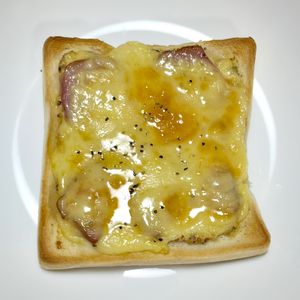 キャピタンの作ってみた!投稿(さわやかな甘味！粒マスベーコンチーズトースト)