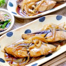 ごはんが進むお魚おかず♪『たっぷり玉ねぎのぶり照り』