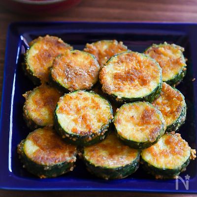 食べ応え抜群!ズッキーニのカレーチーズ炒め
