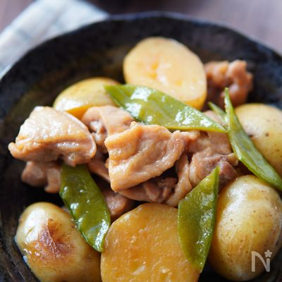 ホクホクで箸が止まらない!小玉新じゃがと鶏肉の煮物