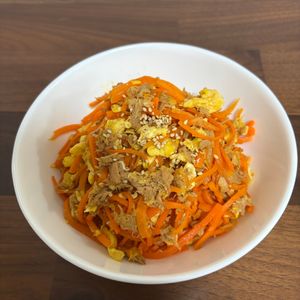さらの作ってみた!投稿(ご飯のお供に♪モリモリ食べたい【人参ツナたま炒め】)