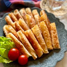 【餃子の皮でハムチーズコーン巻き】味付けいらずで簡単♪