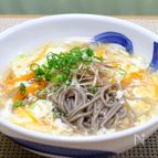 白だしで冷たいあんかけとじ蕎麦