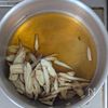 ごぼう入り【鶏もも肉の白だし無双煮】の工程2