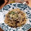 ポルチーニ茸が主役のきのこご飯「アロス・コン・フンギ風釜飯」