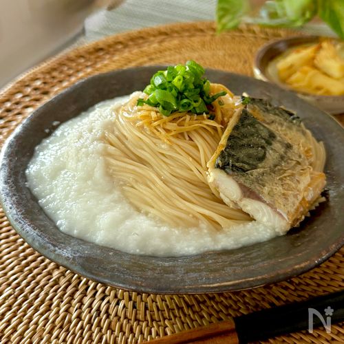 とろろ焼鯖そうめん
