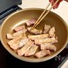 醤油麹だれがとろりと絡む♩こんがり玉ねぎとトンテキの工程5