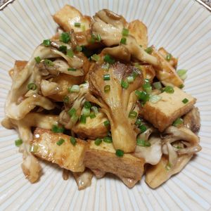 よっこの作ってみた!投稿(厚揚げと舞茸の焦がしバター醤油『柚子胡椒で差がつく一品』)