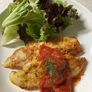 ひまわりの作ってみた!投稿(【ささみのピカタ】ガーリックトマトソースの褒められおかず♡)
