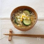 とうもろこしとズッキーニのおみそ汁