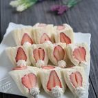 クリームチーズ入りで失敗なし♪苺サンド