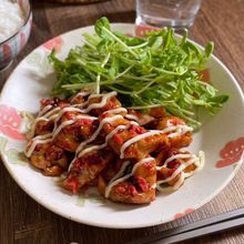 焼いてタレを絡めるだけ♪ご飯がすすむ「梅照りマヨチキン」