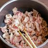 定番甘辛 豚バラ大根・玉ねぎが決め手の工程2
