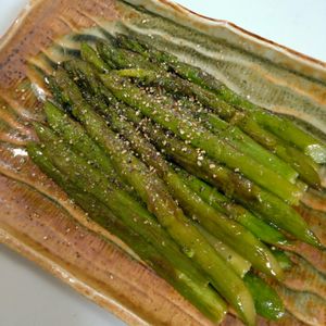 ゆみの作ってみた!投稿(味付けこれだけ！疲労回復に！アスパラのバターだし醤油ソテー)