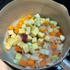 【冷蔵庫一掃】余り野菜で具沢山!簡単ミルクスープの工程2
