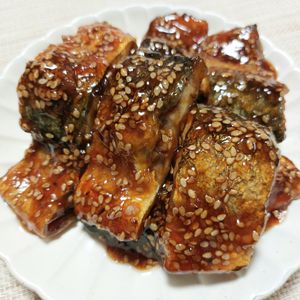 よっこの作ってみた!投稿(ご飯泥棒すぎる♩鯖のごま照り焼き)