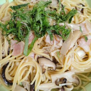 ゆみの作ってみた!投稿(味付けこれだけ！免疫力アップ！きのこベーコンの和風パスタ)