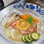 【野菜のうま味が溶け出す】ガリバタレモンで鮭のホイル焼き