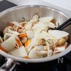 『根菜ときのこのけんちん汁』具だくさん♪炒めて美味しさUP！の工程2