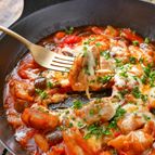 味わい深くやわらかく【ほろほろ鶏のトマトチーズ煮込み】