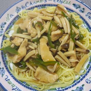 ひろんの作ってみた!投稿(鶏むね肉で♪【青椒肉絲あんかけ焼きそば】)