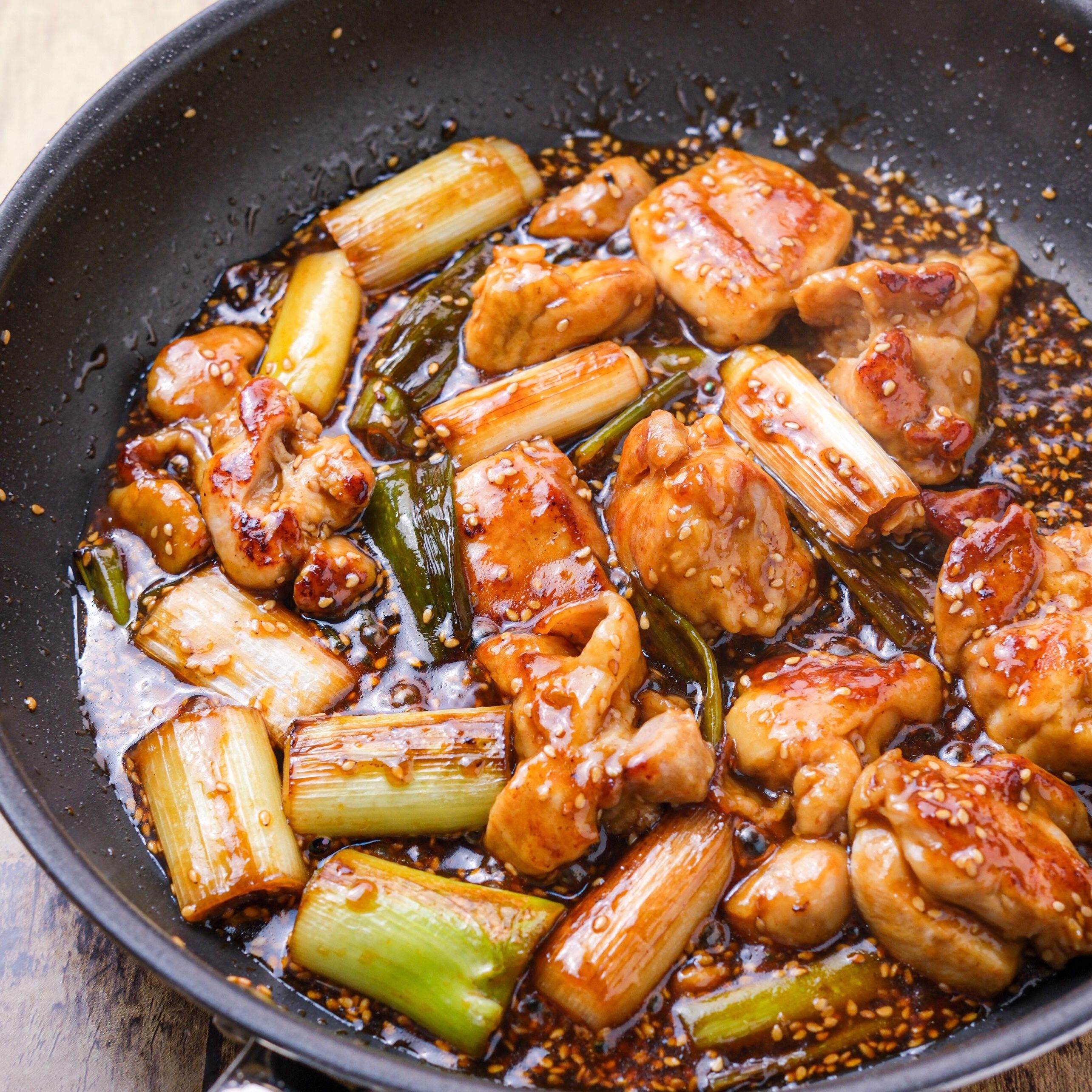 鶏肉とねぎの甘酢炒め】食材2つで簡単スピードおかず！ | レシピサイト