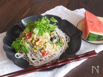 サバ缶のエスニック蕎麦。