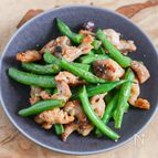 ぱぱっと作れる！鶏肉とインゲンのしょうゆ炒め