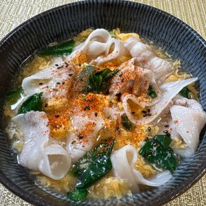 楽ラク手抜キッチン🐶🐾の作ってみた!投稿(行列のうどん1日600杯🍜豚と小松菜のかきたまうどん🤩)