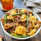 【豚肉とニラ卵の甘辛丼】まさに天才的な味！！時短でランチにも