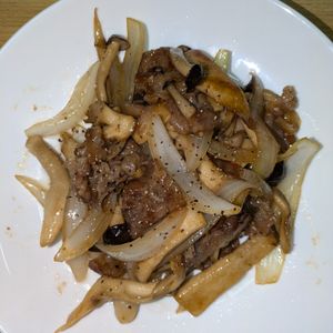 joe sanの作ってみた!投稿(ジューシー＆スパイシー♩牛バラ肉ときのこの黒こしょう炒め)