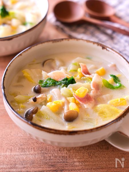 白菜とベーコンの豆乳スープ