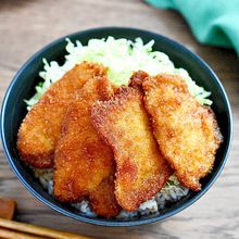 甘辛だれが染みうま！　＼タレカツ丼／