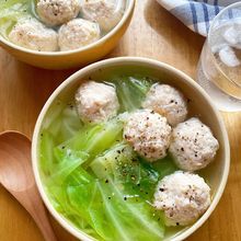 キャベツたっぷり鶏だんごのうま塩スープ