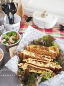 缶詰め利用で時短＆失敗なし♪てりたまチキンのホットサンド