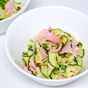 まゆの作ってみた!投稿(ズッキーニとハム《にんにく♡だしマヨサラダ》)