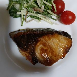 ぽぽペの作ってみた!投稿(【ぶりのはちみつ生姜照り焼き】ご飯が進む♪)