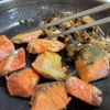 【鮭と舞茸のみぞれ煮】の工程3
