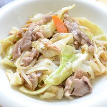ワンパン簡単【豚こま肉と野菜炒め】一人暮らしに1皿で栄養満点