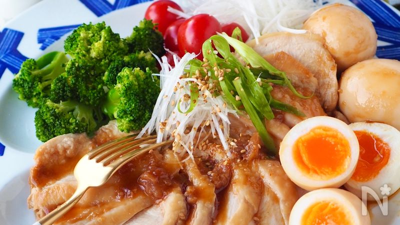 レンジ鶏チャーシュー】おまけの味玉も嬉しい簡単作り置き | レシピ