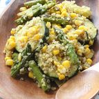 夏野菜とパルミジャーノ、キヌアのサラダ　カレー風味