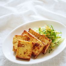 1枚の厚揚がメインのおかずになる、厚揚げのテリヤキ