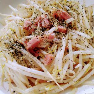 ゆみの作ってみた!投稿(味付けこれだけ!さっと作れる!もやしとベーコンのソテー)