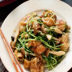 鶏肉と豆苗としめじのバター醤油照り焼き【#簡単#包丁不要】