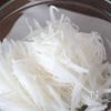 ヘルシーで簡単♪大根とハムのごまマヨサラダの工程1