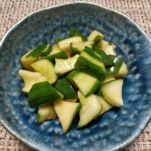 よっこの作ってみた!投稿(あったかご飯に🍚ポリポリきゅうりのにんにく味噌漬け😘🥒)