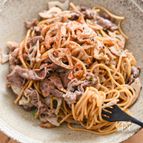 やみつきになるおいしさ！牛肉とれんこんのめんつゆバターパスタ
