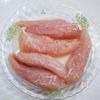 レンジで簡単「鶏ささみ肉ときゅうりのゴマ酢和え」の工程2