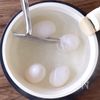 茹でて♪切って♪和えただけ♪
ゆでたまごのねぎ塩昆布和えの下準備