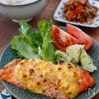 【鮭のカレーコーンマヨ焼き】こどもが喜ぶ◎魚レシピ
